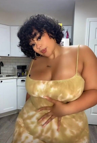 4. Sexy Phaith Montoya Shows Cleavage in Dress and Bouncing Big Boobs