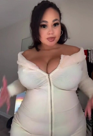 4. Sweet Phaith Montoya Shows Cleavage in Cute White Dress and Bouncing Big Boobs