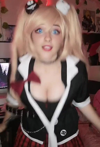 Breathtaking Ryn GamerGirl Egirl Shows Cleavage and Bouncing Tits