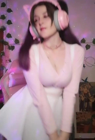 4. Beautiful Ryn GamerGirl Egirl Shows Cleavage in Sexy Pink Top