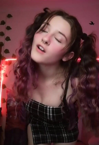 Desirable Ryn GamerGirl Egirl Shows Cleavage in Checkered Crop Top