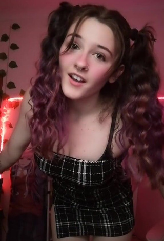 3. Desirable Ryn GamerGirl Egirl Shows Cleavage in Checkered Crop Top