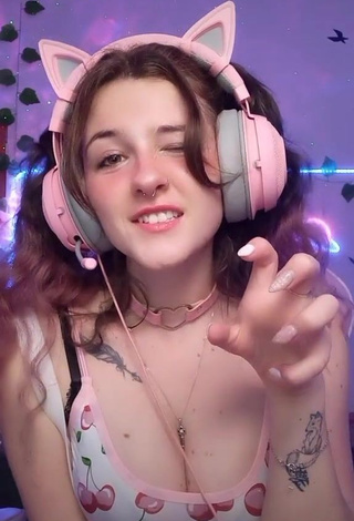 Sexy Ryn GamerGirl Egirl Shows Cleavage in Top