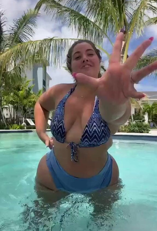 3. Wonderful Sam Paige Shows Cleavage in Bikini at the Swimming Pool and Bouncing Boobs