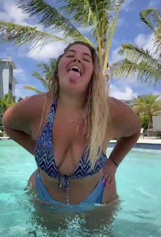 Breathtaking Sam Paige Shows Cleavage in Bikini at the Pool and Bouncing Boobs