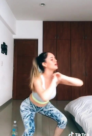 Hot Saraí Meza in Leggings while doing Fitness Exercises