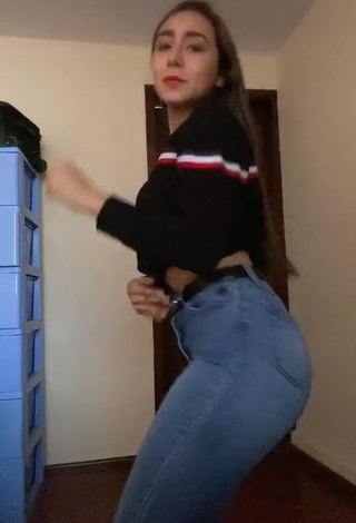 3. Sweetie Shailyn Garzón Merchán Shows Butt