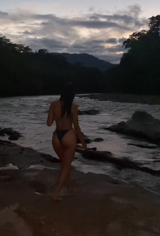 3. Hot Shailyn Garzón Merchán Shows Butt at the Beach