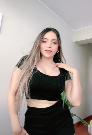 Seductive Hai Shows Cleavage in Black Crop Top