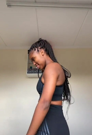 Sexy Sphokuhle.n in Grey Leggings