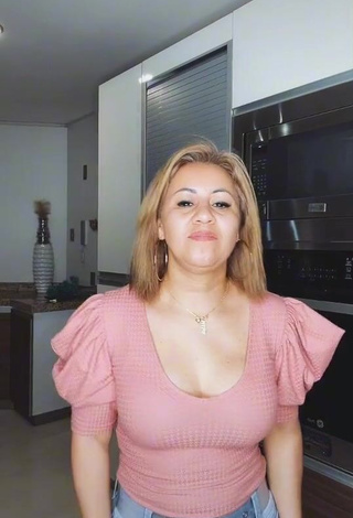 Hot Chave Shows Cleavage in Pink Top and Bouncing Boobs