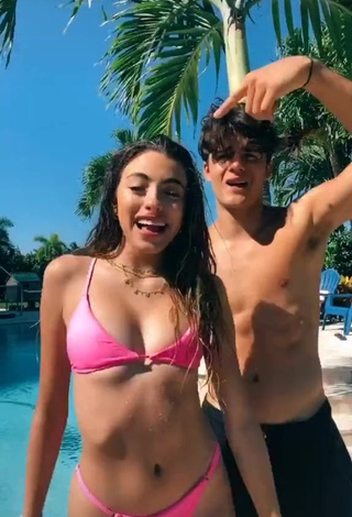 Breathtaking Valeria Arguelles in Pink Bikini at the Pool