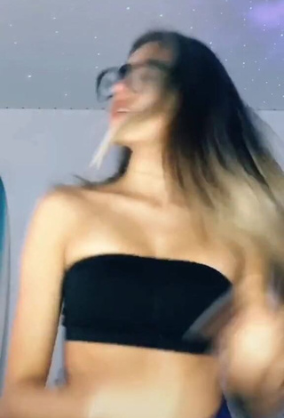 3. Sexy Valeria Arguelles in Black Tube Top