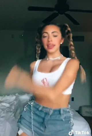 3. Cute Valeria Arguelles in White Crop Top and Bouncing Boobs