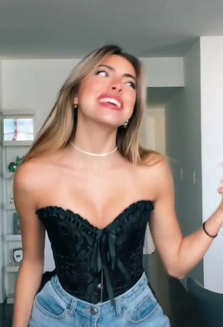 3. Sexy Valeria Arguelles Shows Cleavage in Black Corset