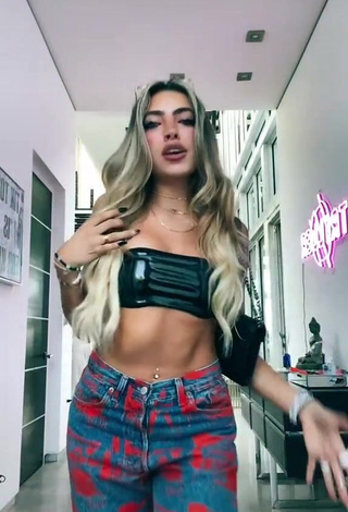 1. Amazing Valeria Arguelles Shows Cleavage in Hot Crop Top