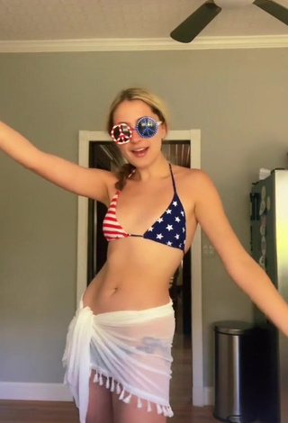 Sexy Vikavids in Bikini Top