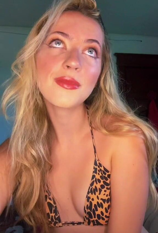 1. Hot Vikavids Shows Cleavage in Leopard Bikini Top