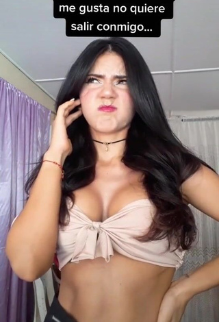 1. Sensual Violetta Ortiz Shows Cleavage in Beige Crop Top