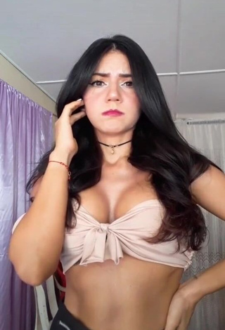 4. Sensual Violetta Ortiz Shows Cleavage in Beige Crop Top