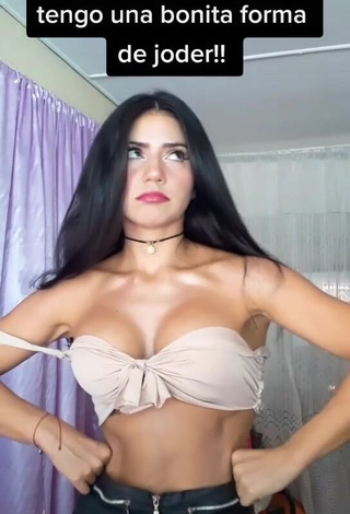 3. Sexy Violetta Ortiz Shows Cleavage in Beige Crop Top