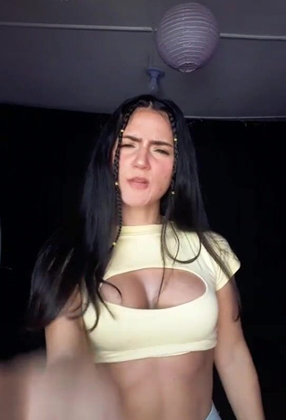 Amazing Violetta Ortiz Shows Cleavage in Hot Crop Top