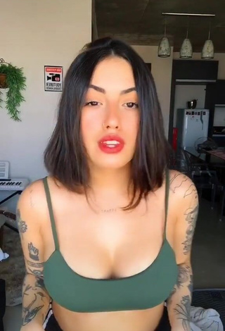 1. Desirable Vitoria Marcilio Shows Cleavage in Green Crop Top and Bouncing Tits