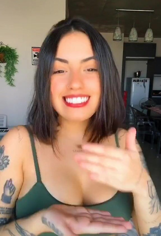 3. Desirable Vitoria Marcilio Shows Cleavage in Green Crop Top and Bouncing Tits