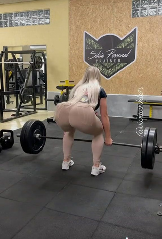 Really Cute Vivi Winkler Shows Big Butt in the Sports Club