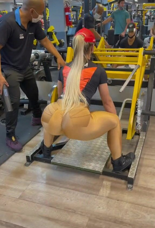 Alluring Vivi Winkler Shows Big Butt in the Sports Club while doing Fitness Exercises