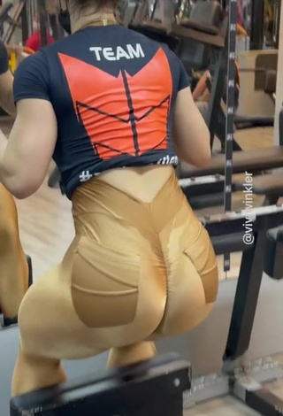 1. Attractive Vivi Winkler Shows Big Butt in the Sports Club