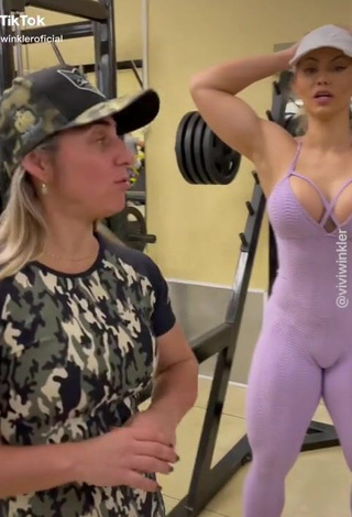 1. Seductive Vivi Winkler Shows Big Butt in the Sports Club