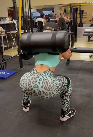 1. Gorgeous Vivi Winkler Shows Big Butt in the Sports Club while doing Fitness Exercises