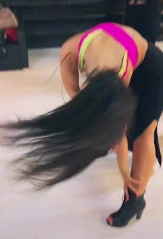 4. Hot MIRAVI Shows Butt