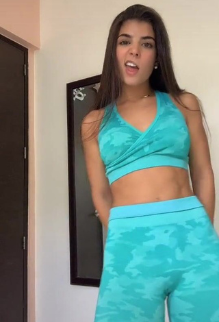 Cute Adriana Daabub in Turquoise Leggings