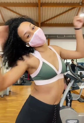 1. Sexy Aina da Silva in Sport Bra in the Sports Club