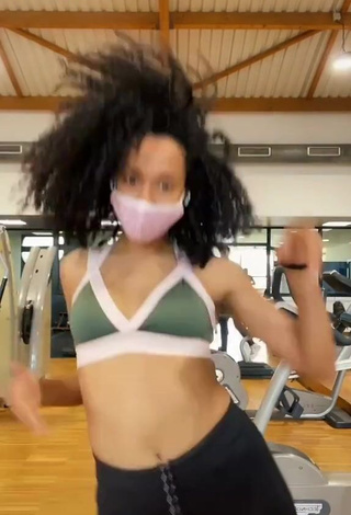 Sexy Aina da Silva in Sport Bra in the Sports Club