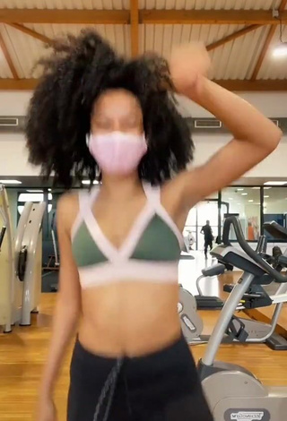 3. Sexy Aina da Silva in Sport Bra in the Sports Club