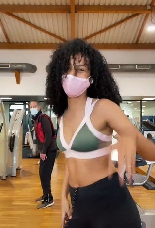 4. Sexy Aina da Silva in Sport Bra in the Sports Club