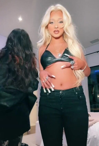 Seductive Alabama Barker in Black Bra (Underboob)