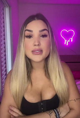 Alannis Proença Demonstrates Sweetie Cleavage