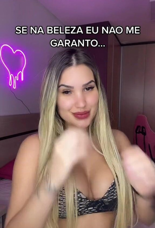 Sexy Alannis Proença Shows Cleavage in Bra