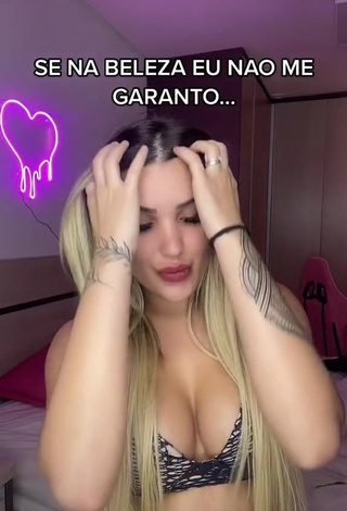 3. Sexy Alannis Proença Shows Cleavage in Bra