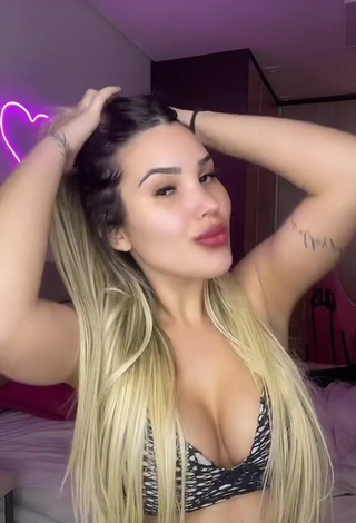 4. Sexy Alannis Proença Shows Cleavage in Bra