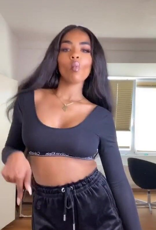 1. Sweetie Alicia Awa Shows Cleavage in Black Crop Top