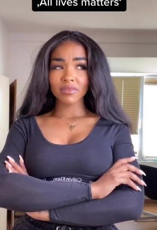 Desirable Alicia Awa Shows Cleavage in Crop Top