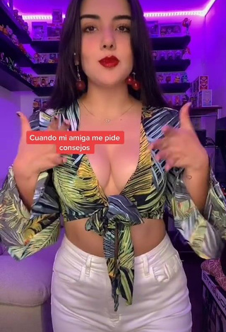 Sweetie Andyy Tok Shows Cleavage in Crop Top