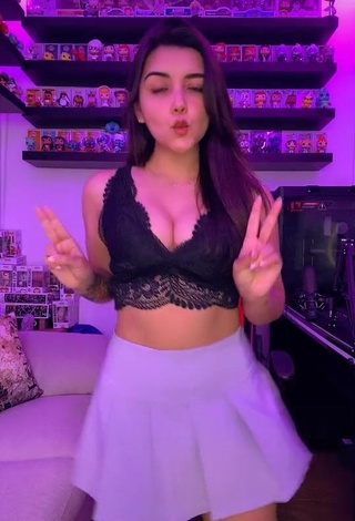 Wonderful Andyy Tok Shows Cleavage in Black Bra