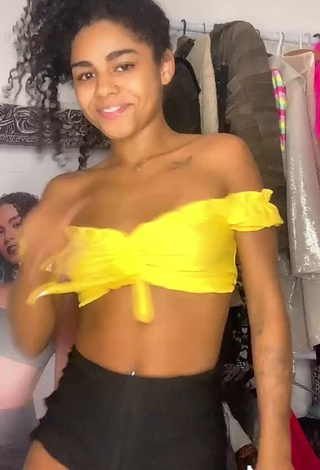 3. Beautiful Angel Oficial in Sexy Crop Top