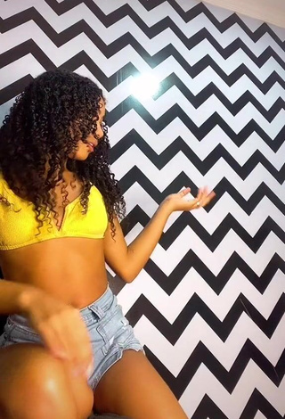 1. Wonderful Angel Oficial in Crop Top